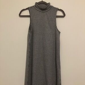 Twik lightweight sleeveless houndstooth dress